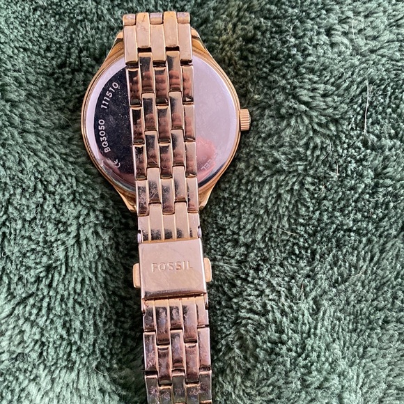 Gold fossil watch - Picture 2 of 2